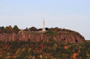 800px-East_Rock_from_SSS_Hall,_October_17,_2008